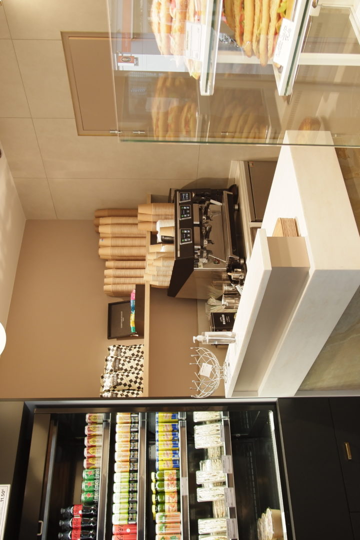 Espace bar cafÃ© salon de thÃ© d'une boulangerie 
